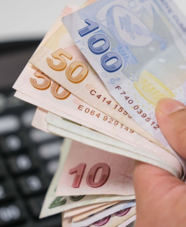 yeni-asgari-ucrete-partiler-ve-siyasilerden-tepki-geldi-79C6RZJr.jpg