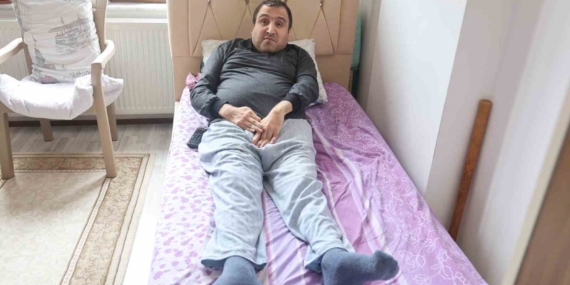 Ambulans Kazasında Yaralanan Sağlık Personeli Oğuz Boydak, 15 Yıldır Yatağa Bağımlı Yaşıyor Ambulans Kazasında Yaralanan Sağlık Personeli Oğuz Boydak, 15 Yıldır Yatağa Bağımlı Yaşıyor