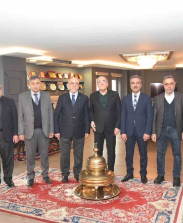 bakan-yardimcisi-alpay-ticaret-borsasi-baskani-dumandag-ile-bir-araya-geldi-cMgpw4E4.jpg