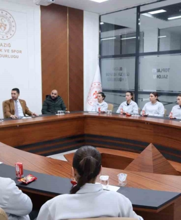 elazig-genclik-ve-spor-hentbol-takimi-iddiali-4rdkrkFC.jpg