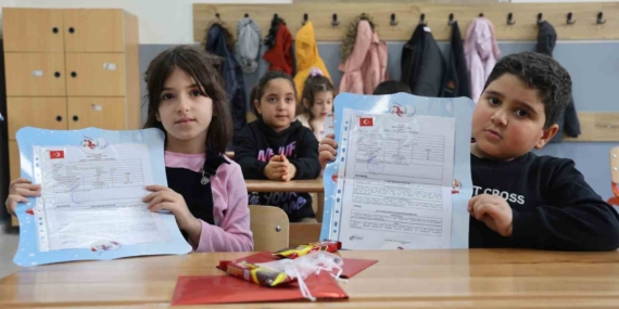 Elazığ’da 120 bin öğrenci karne heyecanı yaşadı Elazığ’da 120 bin öğrenci karne heyecanı yaşadı