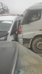 elazigda-facia-freni-bosalan-kamyon-3-araca-carpti-yEY6T2bi.jpg