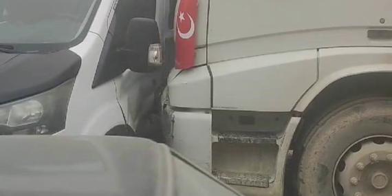 Elazığ’da Facia: Freni Boşalan Kamyon 3 Araca Çarptı (VİDEO) Elazığ’da Facia: Freni Boşalan Kamyon 3 Araca Çarptı (VİDEO)