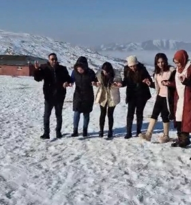 elazigda-hazarbaba-kayak-merkezinde-kar-uzerinde-halay-soleni-YwGrVtmU.jpg