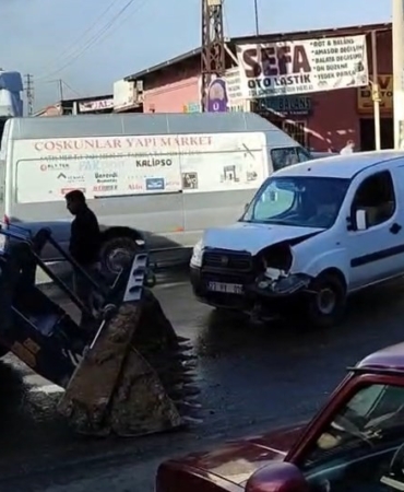 elazigda-kepce-ile-hafif-ticari-arac-carpisti-8Obt2cAS.jpg