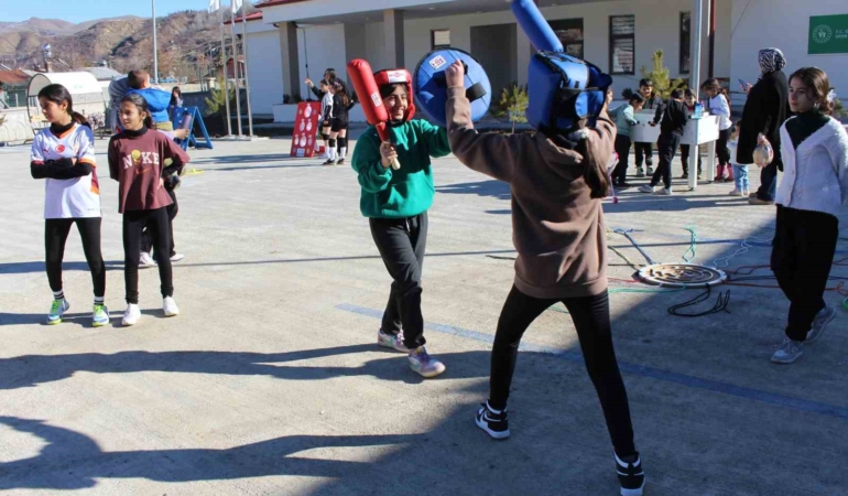 elazigda-kis-kampi-coskusu-b9cwO4KO.jpg