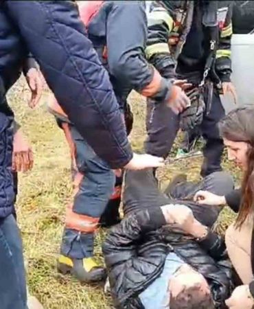 elazigda-otomobil-sarampole-yuvarlandi-surucu-guclukle-kurtarildi-ZDrGJAEu.jpg