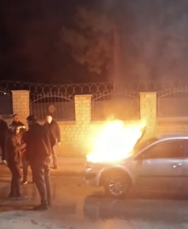 elazigda-seyir-halindeki-otomobil-alev-aldi-8uznYrAl.jpg
