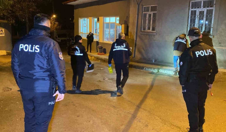 elazigda-silahli-ve-bicakli-kavga-2-kisi-yaralandi-mIp82A3R.jpg