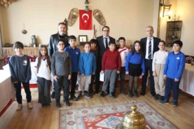 Elazığ’da Sınıf Başkanlığı İçin Örnek Vaad: Elazığspor Yönetimini Okula Davet Etti elazigda-sinif-baskanligi-icin-ornek-vaad-elazigspor-yonetimini-okula-davet-etti-iXGhIQfF.jpg