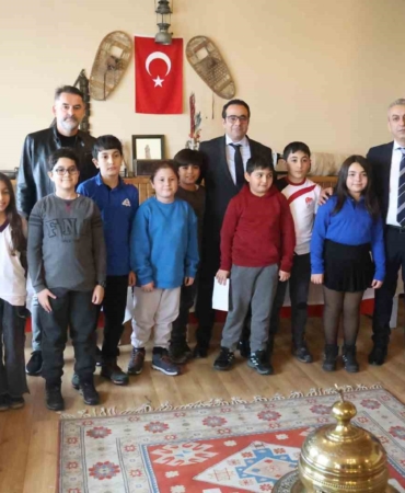 elazigda-sinif-baskanligi-icin-ornek-vaad-elazigspor-yonetimini-okula-davet-etti-iXGhIQfF.jpg