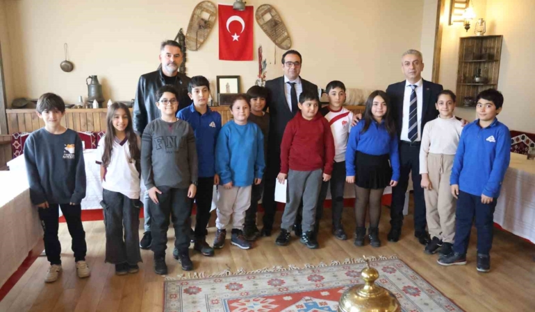 elazigda-sinif-baskanligi-icin-ornek-vaad-elazigspor-yonetimini-okula-davet-etti-iXGhIQfF.jpg