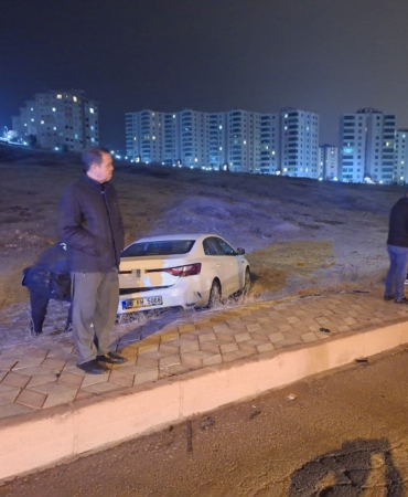 elazigda-trafik-magandasi-dehseti-carptigi-araci-yol-disina-savurup-kacti-RjIWsnOk.jpg