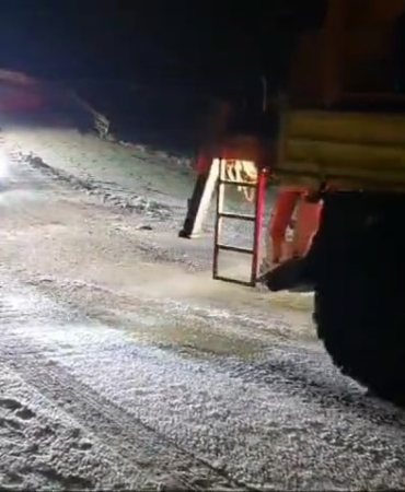 elazigda-yolda-mahsur-kalan-araclar-kurtarildi-m6NHwOKW.jpg