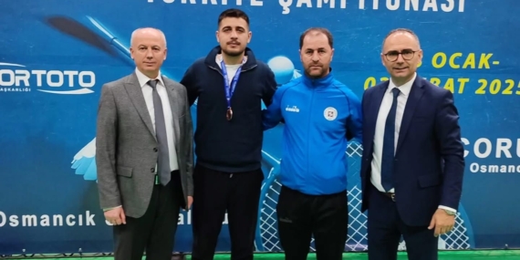 Elazığlı sporcu, badmintonda Türkiye üçüncüsü oldu
