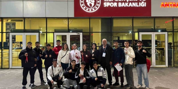 Elazığlı Kickboksçular Türkiye Şampiyonasında Büyük Başarı Elde Etti Elazığlı Kickboksçular Türkiye Şampiyonasında Büyük Başarı Elde Etti