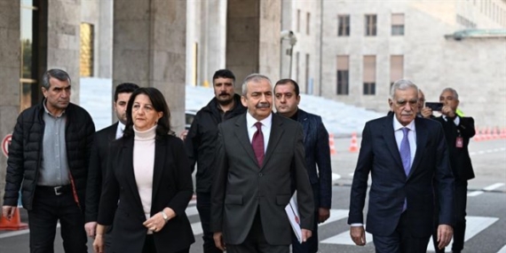 Fatih Altaylı: "Öcalan'ın Anayasa'da İki Talebi Olduğu Konuşuluyor" Fatih Altaylı: “Öcalan’ın Anayasa’da İki Talebi Olduğu Konuşuluyor”