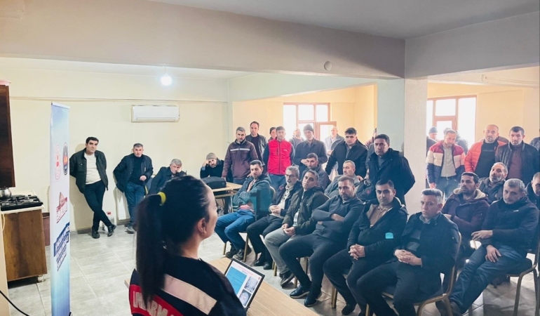 jandarmadan-uyusturucuyla-mucadele-semineri-7vMZxpI2.jpg