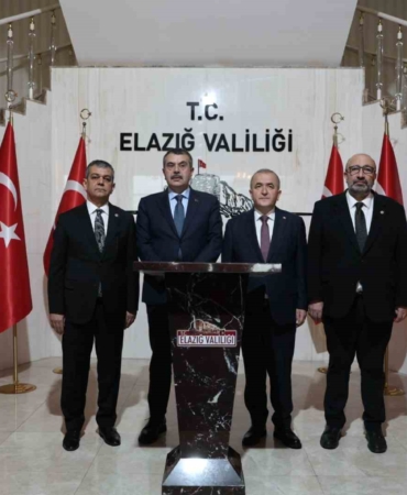 milli-egitim-bakani-yusuf-tekin-elaziga-geldi-4RXeuyIn.jpg