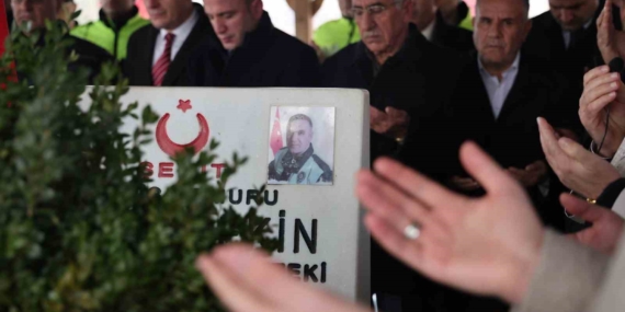 Şehit Polis Fethi Sekin, Elazığ’da Kabri Başında Dualarla Anıldı Şehit Polis Fethi Sekin, Elazığ’da Kabri Başında Dualarla Anıldı