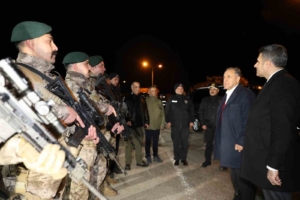 vali-usta-yilin-son-ve-ilk-bebeklerine-altin-takti-5AjcewdY.jpg