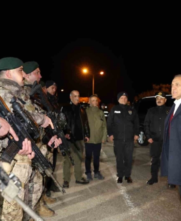 vali-usta-yilin-son-ve-ilk-bebeklerine-altin-takti-5AjcewdY.jpg