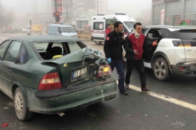 yogun-sis-ve-buzlanma-zincirleme-kazayi-beraberinde-getirdi-6-arac-carpisti-3-yarali-gODvkAvY.jpg