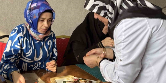 Ağrı Halk Eğitimi Merkezi'nde Kadınlar İçin Kağıt Rölyef Kursu Ağrı Halk Eğitimi Merkezi’nde Kadınlar İçin Kağıt Rölyef Kursu