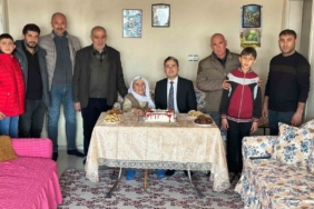 agri-taslicayda-89-yasindaki-hanim-demirin-unutulmaz-dogum-gunu-kutlamasi-eJ67474J.jpg