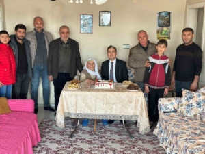 agri-taslicayda-89-yasindaki-hanim-demirin-unutulmaz-dogum-gunu-kutlamasi-eJ67474J.jpg