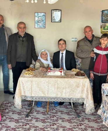 agri-taslicayda-89-yasindaki-hanim-demirin-unutulmaz-dogum-gunu-kutlamasi-eJ67474J.jpg