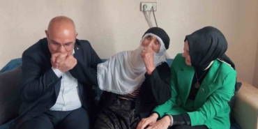 agri-valisi-mustafa-koctan-98-yasindaki-suti-nineye-anlamli-ziyaret-nLV1J9BX.jpg