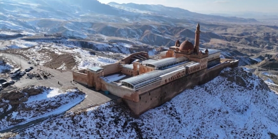 Ağrı'daki İshak Paşa Sarayı'nın Dron ile Çekilen Göz Alıcı Görüntüleri Ağrı’daki İshak Paşa Sarayı’nın Dron ile Çekilen Göz Alıcı Görüntüleri