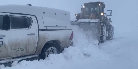 Ağrı'nın Patnos İlçesinde Kar Yağışı Nedeniyle Mahsur Kalan Ekipler Kurtarıldı Ağrı’nın Patnos İlçesinde Kar Yağışı Nedeniyle Mahsur Kalan Ekipler Kurtarıldı