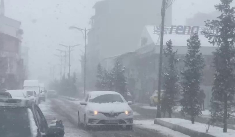agrinin-patnos-ilcesinde-yogun-kar-yagisi-etkili-oldu-PKueJvBa.jpg