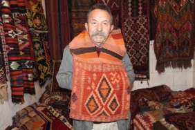 ali-sulunun-hali-ve-kilim-tutkusu-kulturel-mirasi-yasatmak-NQp7FXUV.jpg