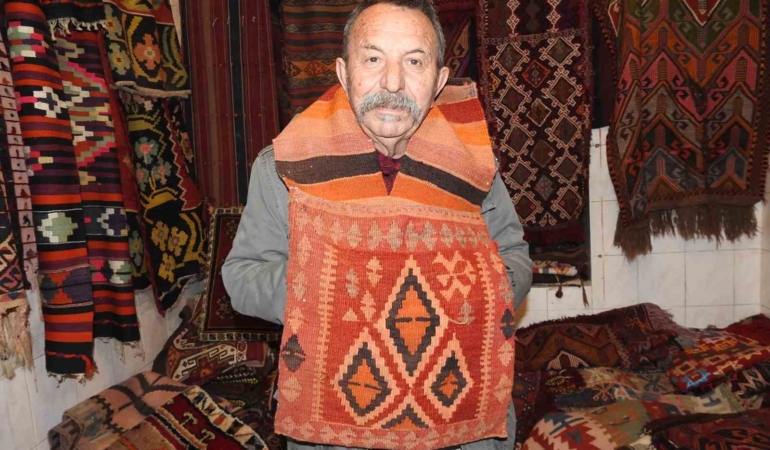 ali-sulunun-hali-ve-kilim-tutkusu-kulturel-mirasi-yasatmak-NQp7FXUV.jpg
