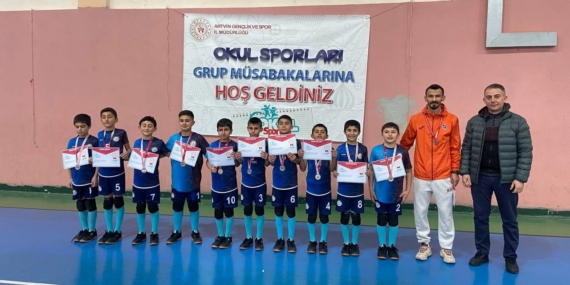 Artvin'de Adımova Ortaokulu Voleybolda Bölge Şampiyonu Artvin’de Adımova Ortaokulu Voleybolda Bölge Şampiyonu