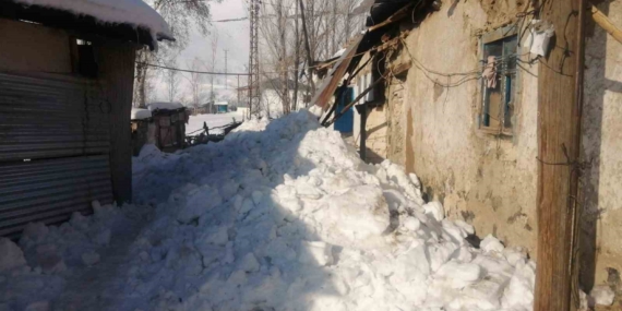 Aşkale'de Kar Yağışı Sonrası Çöken Çatılar Aşkale’de Kar Yağışı Sonrası Çöken Çatılar