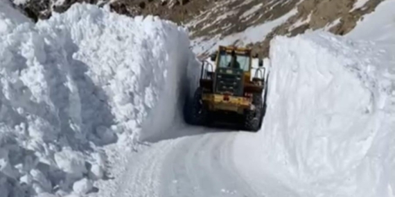 Başkale'de Yoğun Kar Yağışı Ulaşımı Olumsuz Etkiledi Başkale’de Yoğun Kar Yağışı Ulaşımı Olumsuz Etkiledi