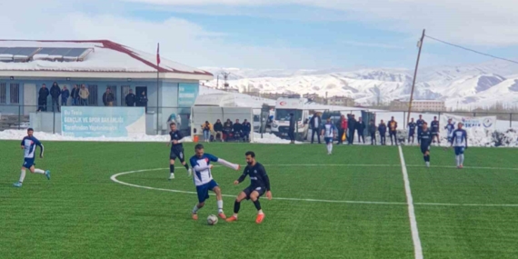 Başkalespor, Rakibini 3-1 Yenerek İkinci Sıraya Yükseldi Başkalespor, Rakibini 3-1 Yenerek İkinci Sıraya Yükseldi