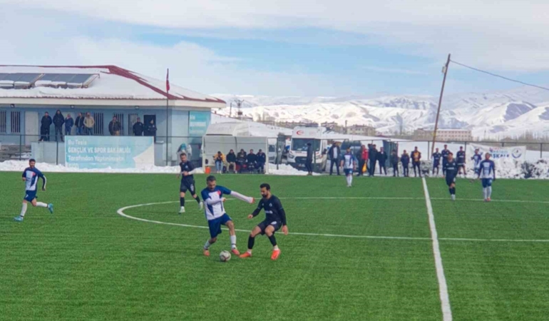 baskalespor-rakibini-3-1-yenerek-ikinci-siraya-yukseldi-pcIQ9nWp.jpg