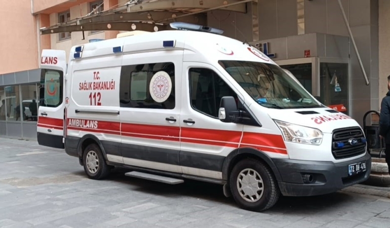 batmanda-gencler-arasinda-bicakli-kavga-n4BwKBOc.jpg