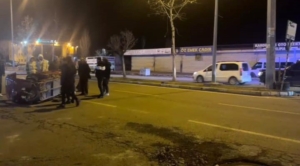 batmanda-kamyonet-ile-motosiklet-carpisti-1-yarali-LukRy2He.jpg