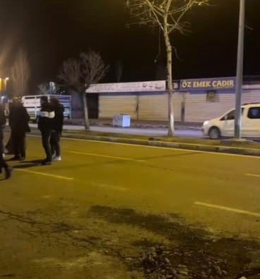 batmanda-kamyonet-ile-motosiklet-carpisti-1-yarali-LukRy2He.jpg