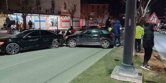 Batman'da Trafik Kazası: 1 Yaralı Batman’da Trafik Kazası: 1 Yaralı