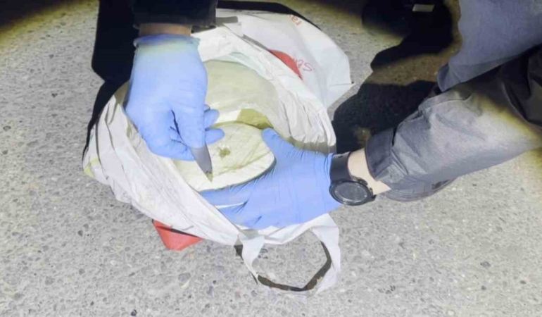 batmanda-uyusturucu-operasyonu-1-kilo-76-gram-esrar-ele-gecirildi-EAatWtRI.jpg
