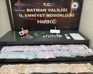 batmanda-uyusturucu-operasyonu-27-parca-madde-ele-gecirildi-sYePwV8r.jpg