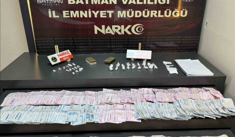 batmanda-uyusturucu-operasyonu-27-parca-madde-ele-gecirildi-sYePwV8r.jpg