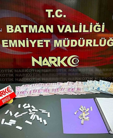 batmanda-uyusturucu-operasyonu-41-parca-maddeyle-tutuklama-Va2aFSDQ.jpg